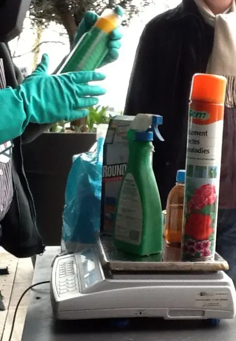 Grace à son opération "passons-nous des pesticides", Botanic a déjà récupéré environ 15 tonnes de produits déposés par les  jardiniers amateurs